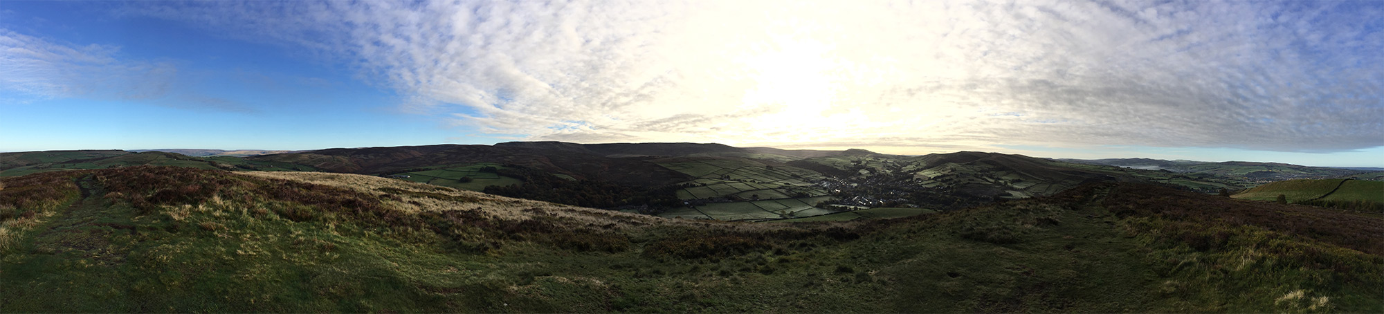 Lantern Pike Panoramic - Panoramic view from Lantern Pike Hill in Hayfield in the Peak District - photo by gavstretchy